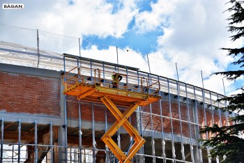 Zabezpieczenia na budowie - siatka sznurkowa do zabezpieczenia budowy i placów budowlanych